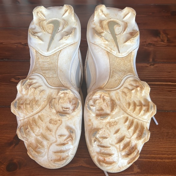 Cleats - Picture 2 of 4